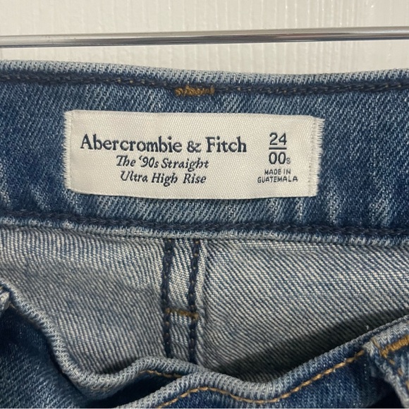 A&F Ultra High Rise 90s Straight Jean - Picture 3 of 4